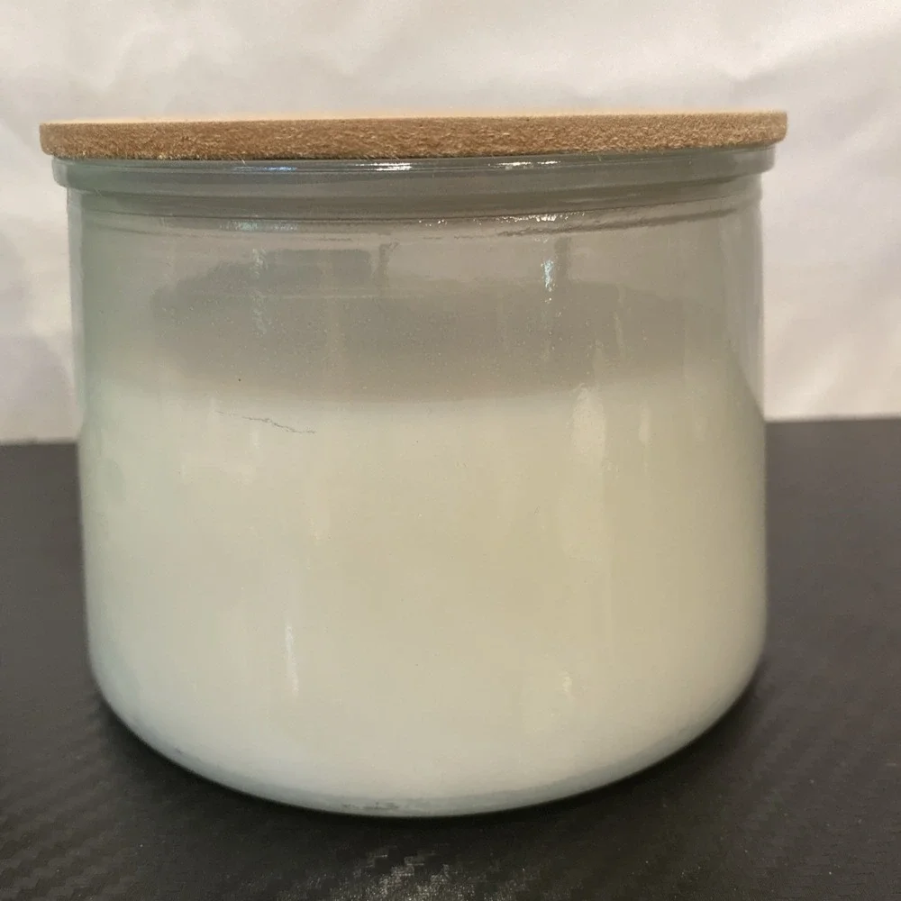 Holiday Style Mistletoe & Holly Scented Candle 15oz‎ 3 Wick